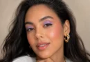 maquiagem colorida com sombra lilás, blush rosado e pele iluminada