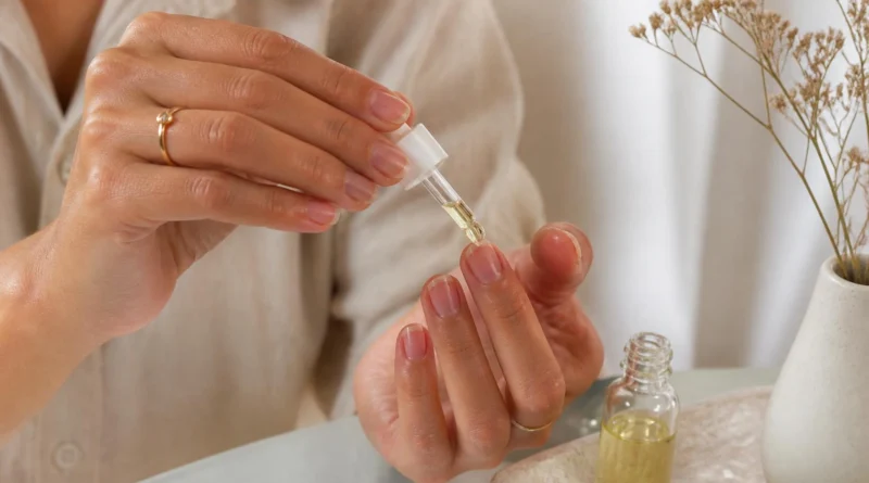 unhas descamando nas pontas recebendo cuidados de hidratação