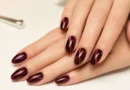 unhas olho de gato em tom vinho com efeito magnético