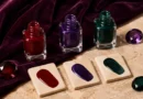 esmaltes sem marca em tons rubi, ametista e esmeralda com amostras de cores de joia
