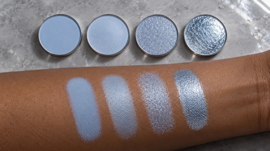 Sombras azul-gelo com acabamentos opaco, acetinado, cintilante e metálico