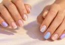 Unhas diferentes em cada dedo com cores e desenhos harmonizados