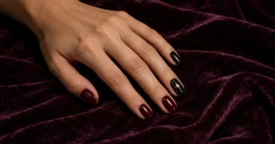 O Halloween chegou às unhas de um jeito mais chique e menos óbvio unhas de Halloween elegantes em vinho, preto e dourado